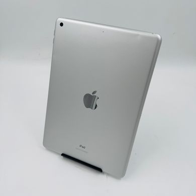 Планшет Apple iPad 8th Gen 2020 10.2 32GB WiFi Silver фото