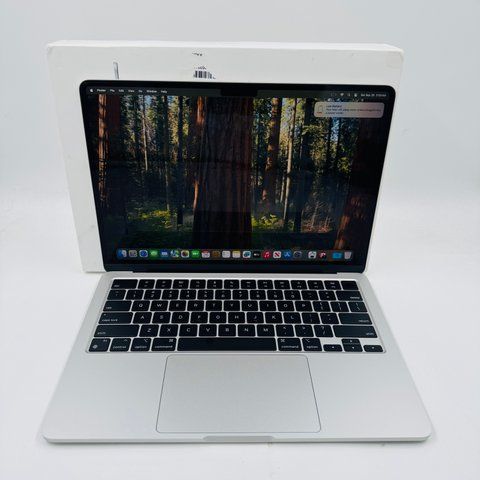 Apple MacBook Air 13.6 2022 M2 16GB RAM 256GB SSD Silver фото
