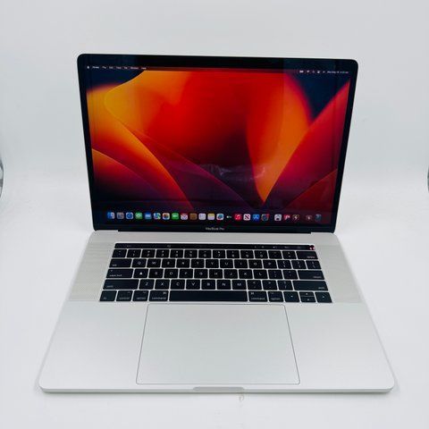 Apple MacBook Pro 15 2017 i7 16GB RAM 512GB SSD AMD 4GB Silver  фото