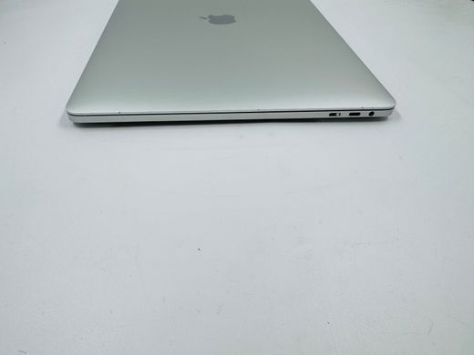 Apple MacBook Pro 15 2017 i7 16GB RAM 512GB SSD AMD 4GB Silver фото