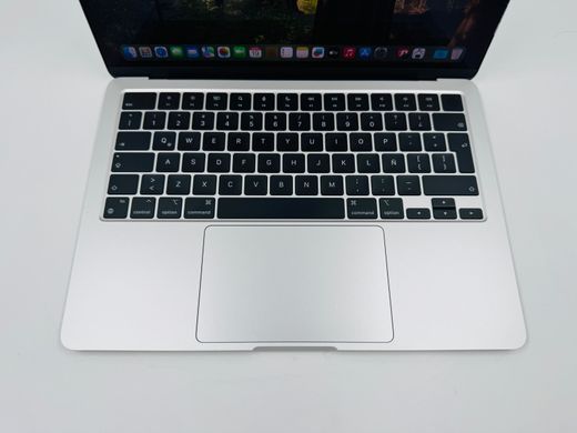 Apple MacBook Air 13,6" M3 2024 16GB RAM 256GB SSD Silver фото